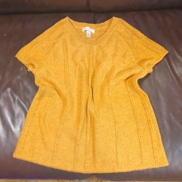 Dress Barn short sleeve sweater, golden yellow in color. Soft soft material - Picture 1 of 8